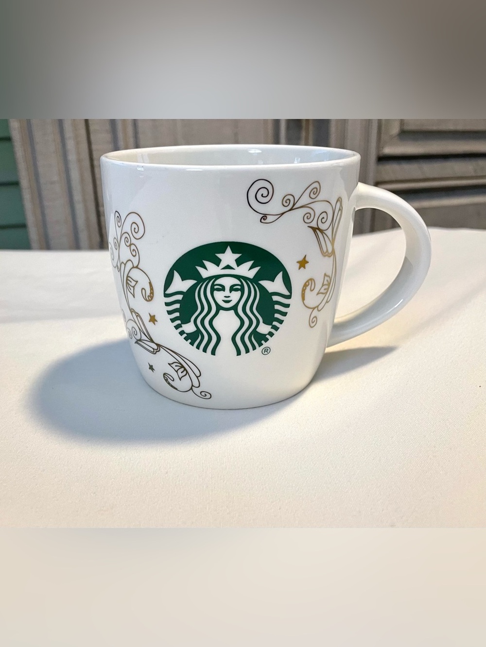 Starbucks Holiday Collection ‘13 - 14oz - Gold Swirl Coffee/Tea Mug/Cup - Siren